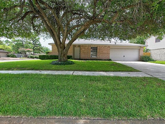 2nd image of 304 Leafwood Cir