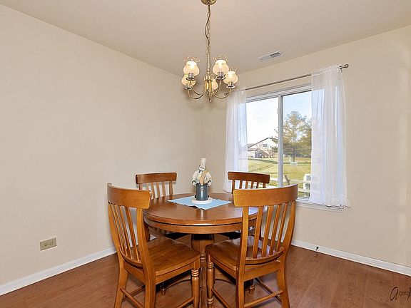 5th image of 275 Crestview Dr Unit D