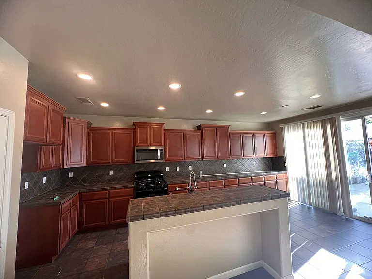 186 Montana De Oro St — Photo 2