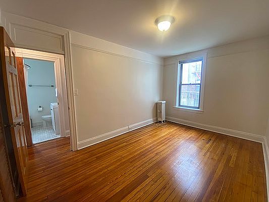 4th image of 4133 49th St APT 3