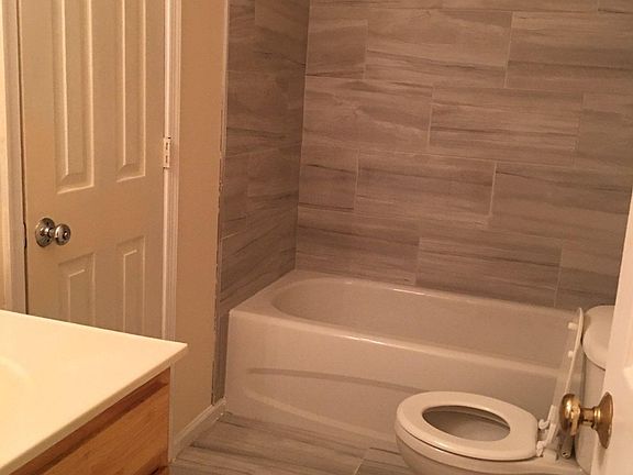 5th image of 209 Regina Ln