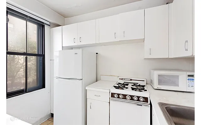 Rented by Douglas Elliman | media 4