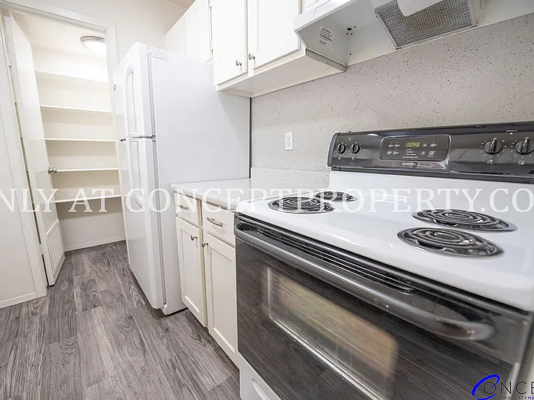 Foothill Terrace — Photo 42