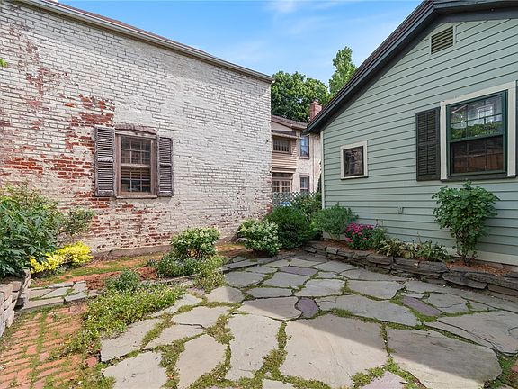 5th image of 11 Greenwood St
