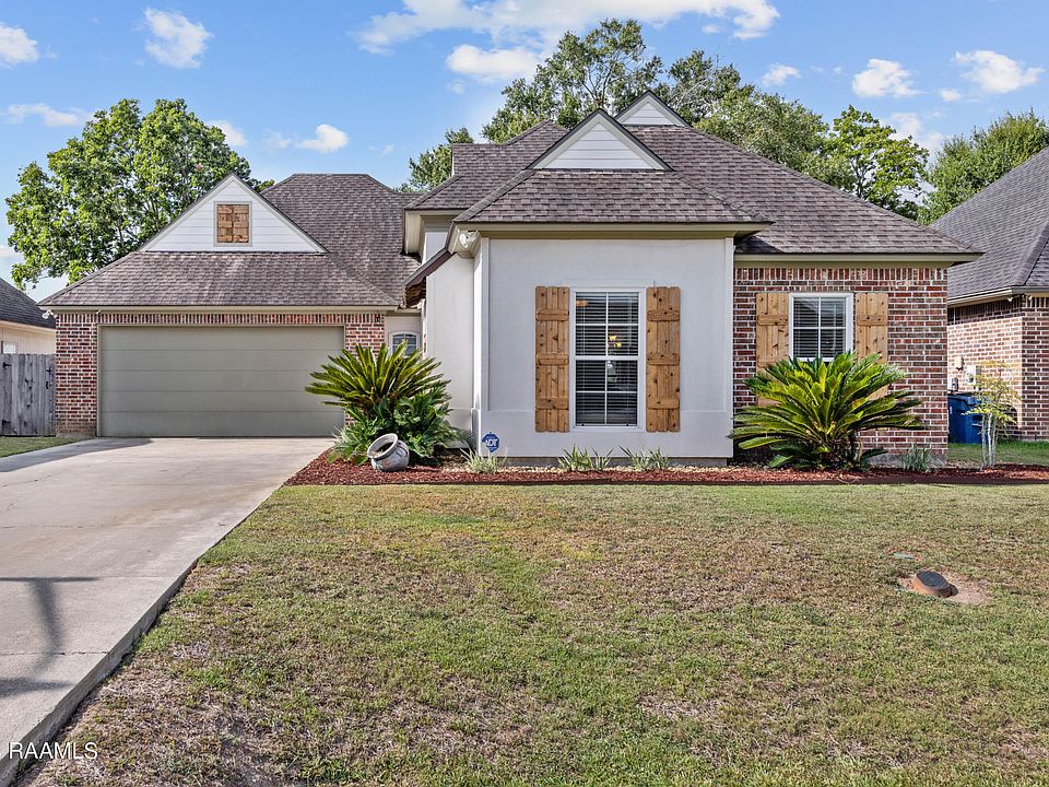 1st image of 201 Regal Oaks Dr