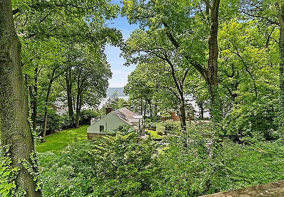 4th image of 4675 Palisade Ave