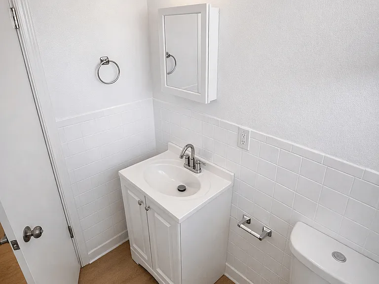442 Newport Ave — Photo 8