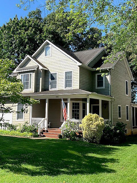 2nd image of 205 Claude St