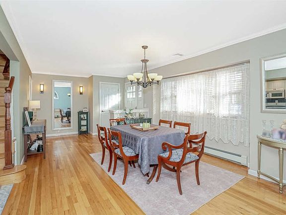 3rd image of 111 Brook St