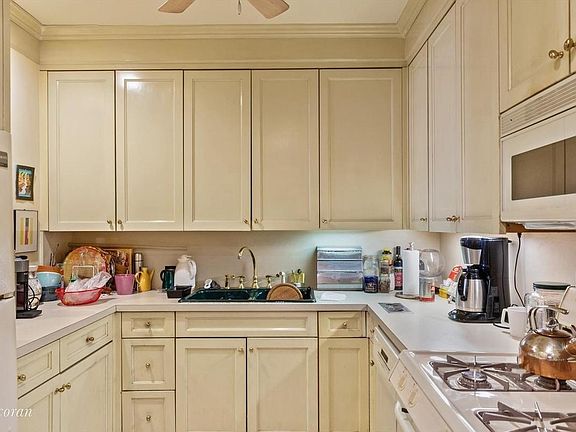 3rd image of 60 Pineapple St APT 7C