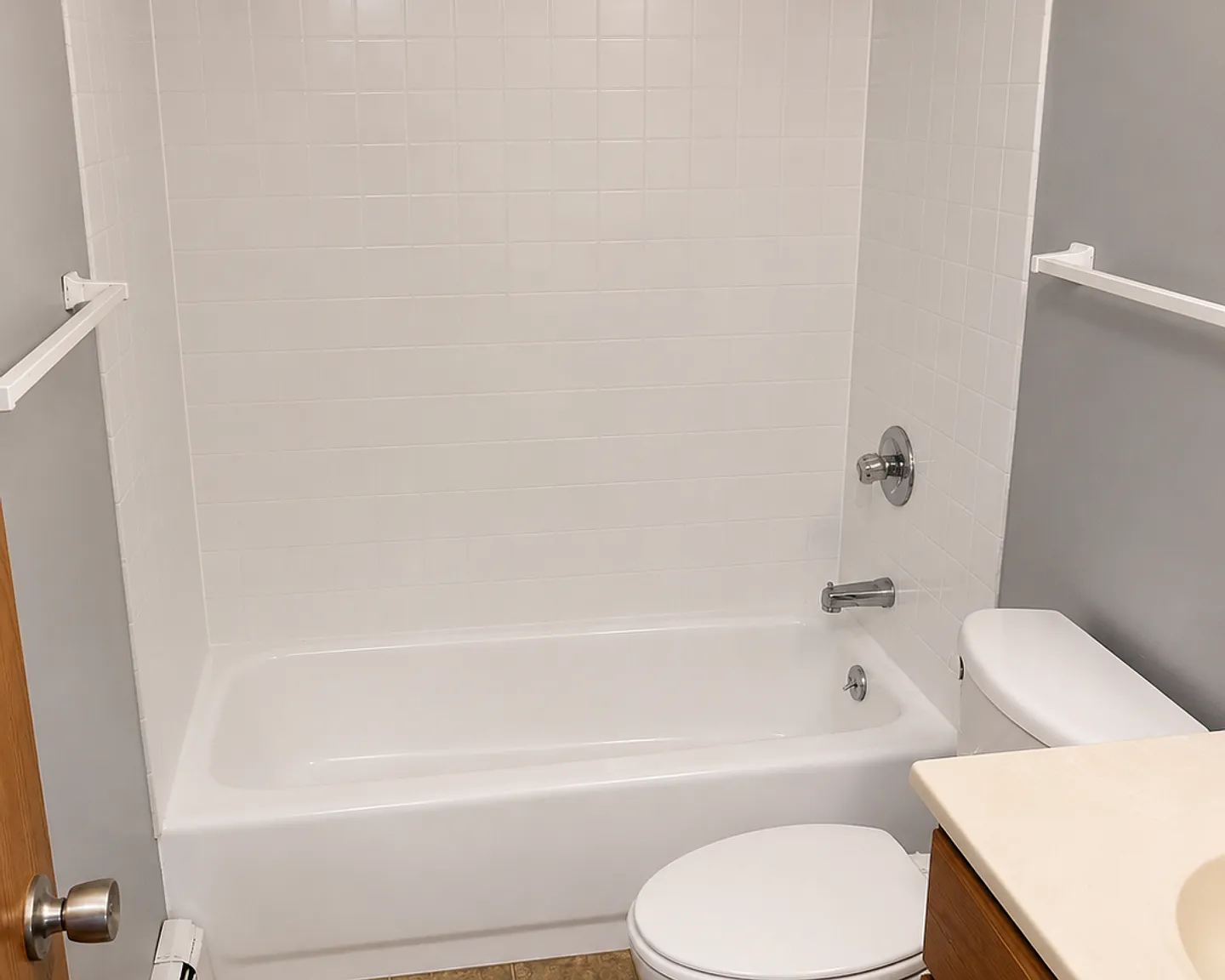 $500 Off 1st Month Rent!! Come Apply Today! Affordable Des Moines Living: 2 Bed + 1 Bath At Eastb... — Photo 4