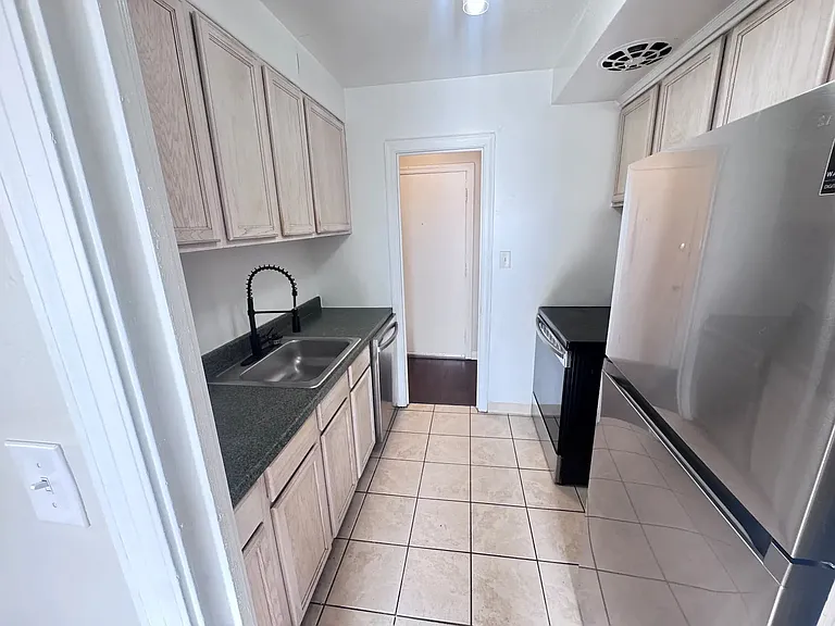 Colton House Apartments — Photo 9