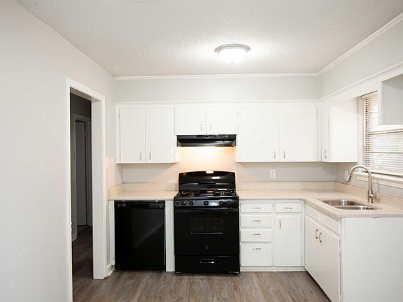 4th image of 933 Healy St