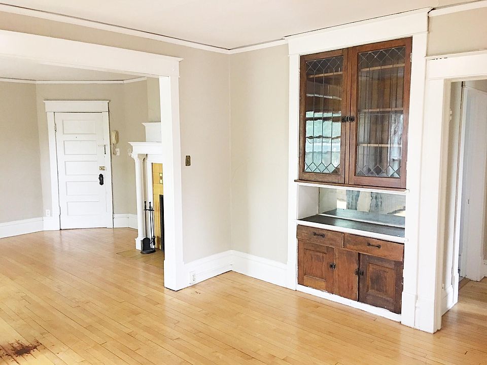 1st image of 2105 E Kenwood Blvd