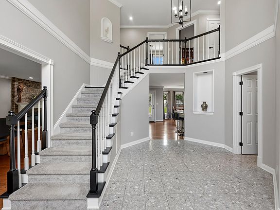 3rd image of 4504 Thornbridge Ln