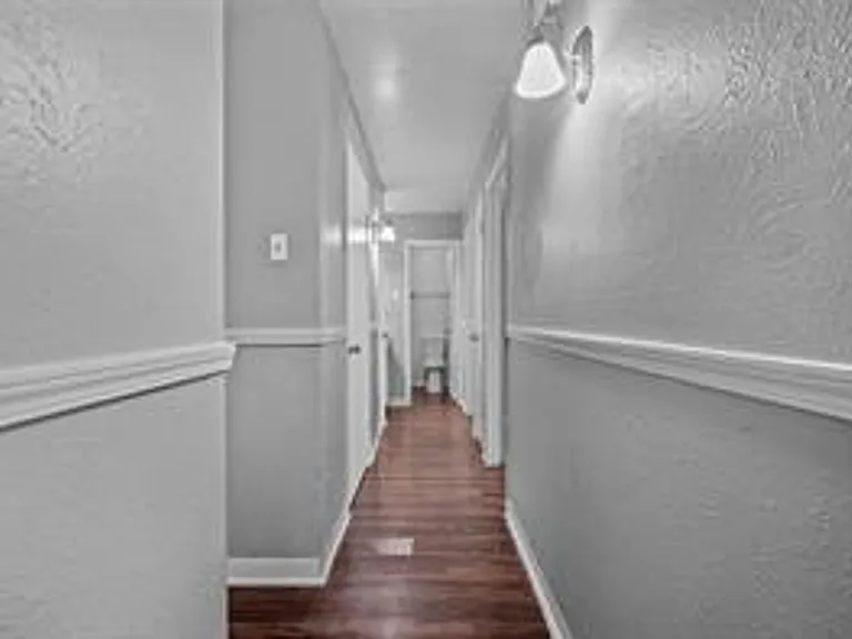 Ennis Place Apartments: Leasing Specials! Great location & Upgrades! — Photo 9