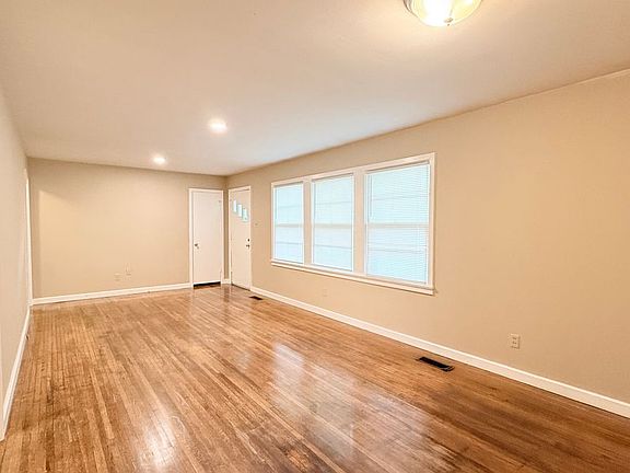 3rd image of 1002 Evins St
