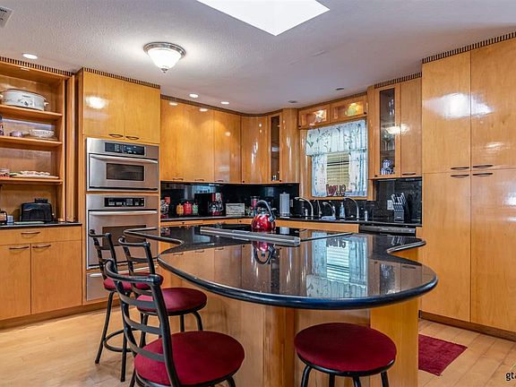 4th image of 17128 Clearwater Dr