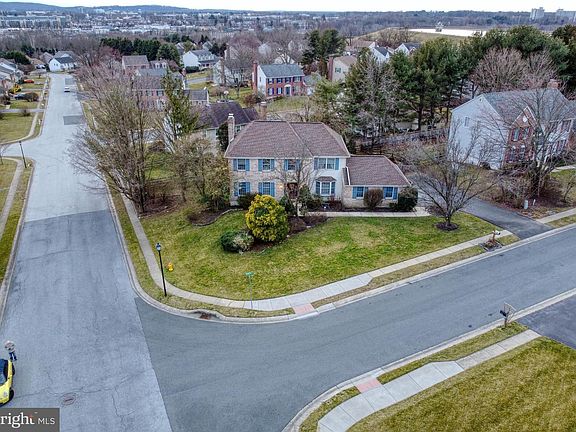 2nd image of 311 Vanier Dr