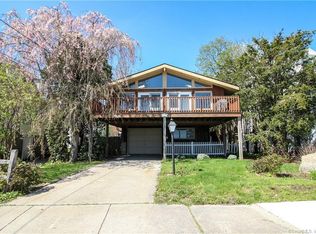 15 Bentley Ave, New London, CT 06320