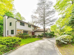 12 Bolton Dr, Manhasset, NY 11030