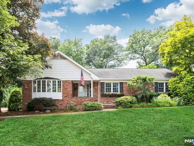 110 Ackerman Ave, Ho-ho-kus, NJ, 07423