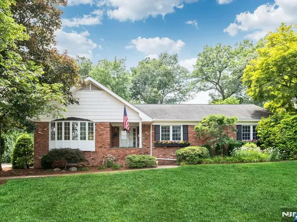 110 Ackerman Ave, Ho-ho-kus, NJ 07423