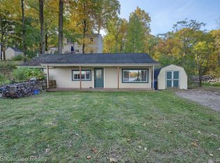 5276 Wayne Rd, White Lake, MI 48383