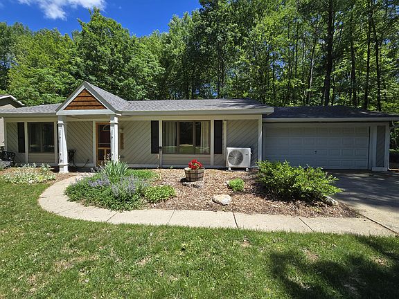 3rd image of 6782 White Pine Dr