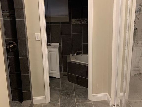 3rd image of 430 W 5th Ave