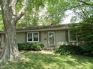 908 W Fackney St, Carmi, IL 62821