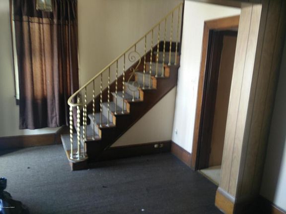 5th image of 191 W Division St