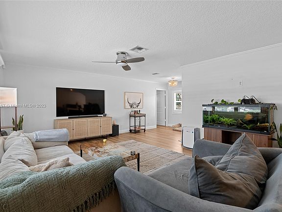 3rd image of 10135 Dogwood Ave