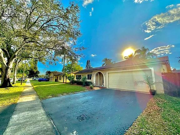 2nd image of 5007 SW 105th Avenue