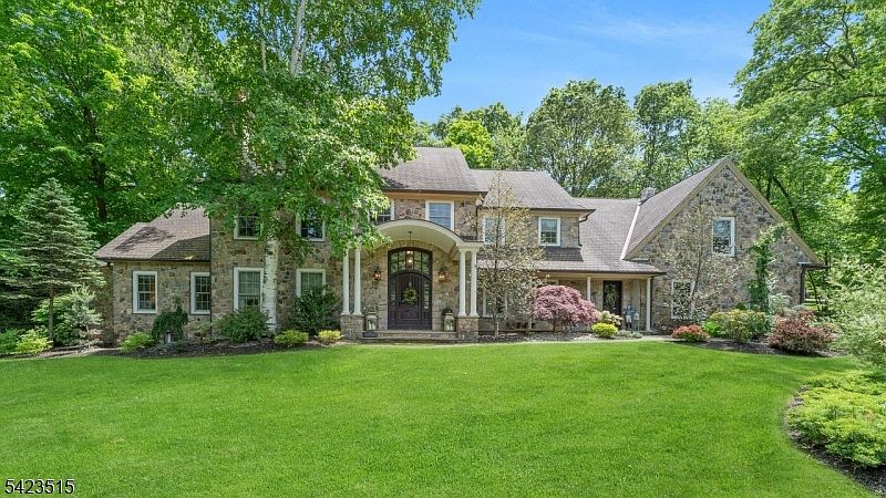 1st image of 3 Rolling Ridge Dr