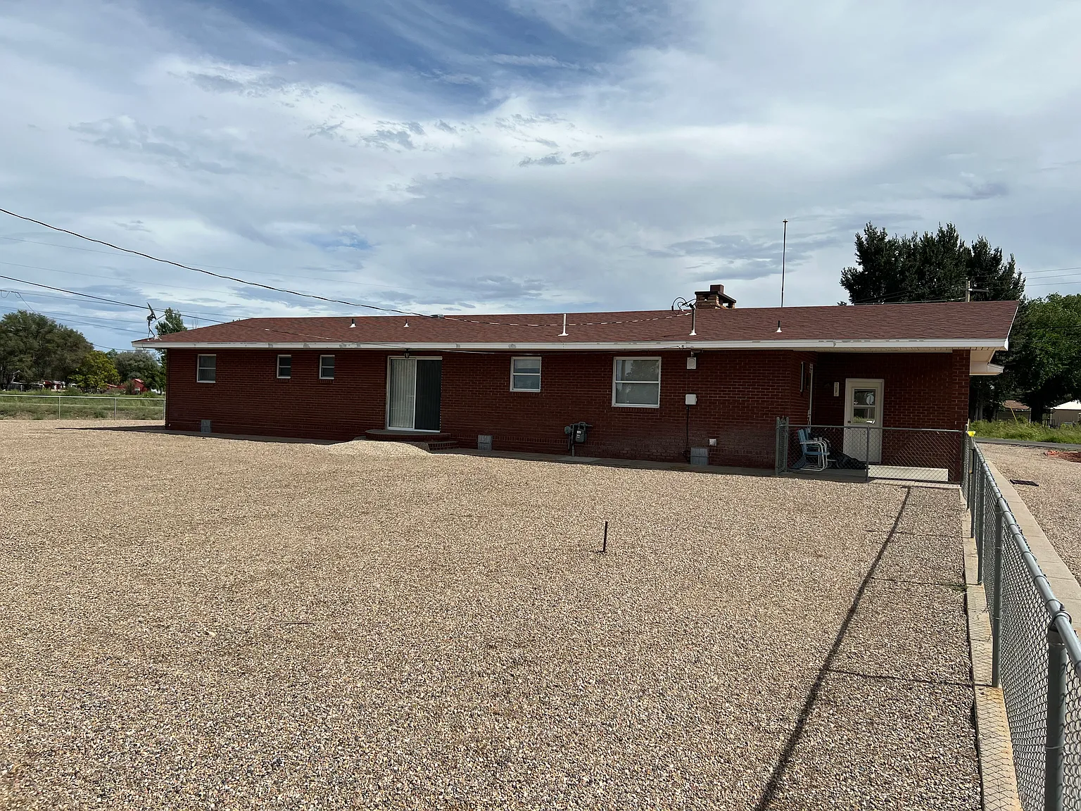 3 bed, 1.5 bath, 1668 sqft, $1,800 — Photo 2