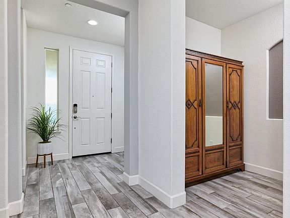 3rd image of 805 Goose Pond Drive