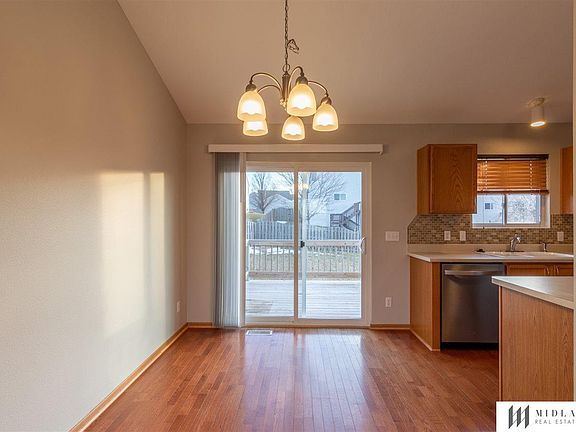 3rd image of 15835 Blackwalnut St