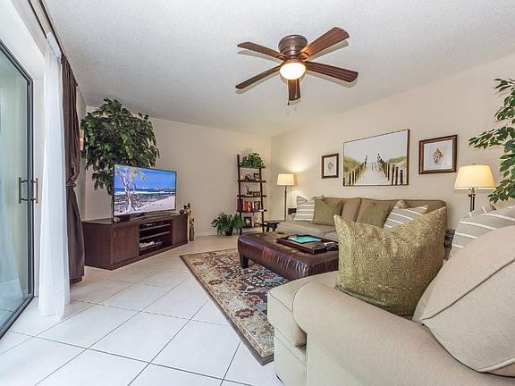 5th image of 380 E Waverly Pl