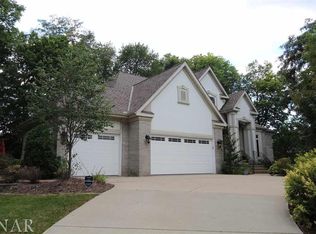 9251 Deer Ridge Dr, Bloomington, IL 61705