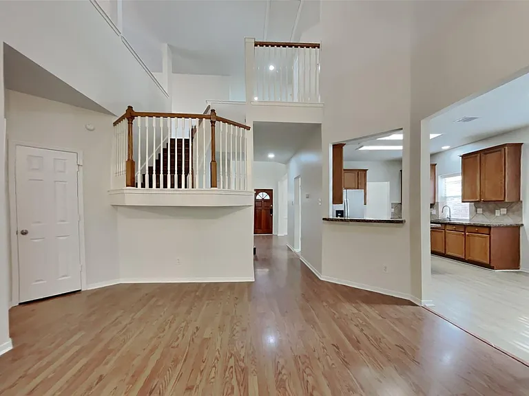 1418 Summer Rain Dr — Photo 3