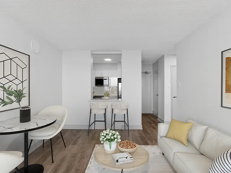 77 Davisville Ave — Photo 10