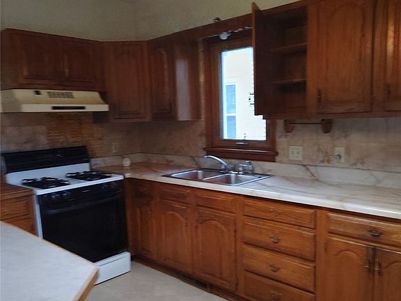 2nd image of 611 Highland St