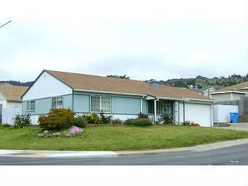 211 Manor Dr photo 1