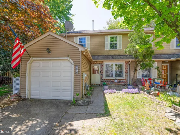 20 River Bank Dr, Roebling, NJ 08554