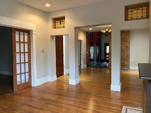 2nd image of 228 W Hubbard Ave #228