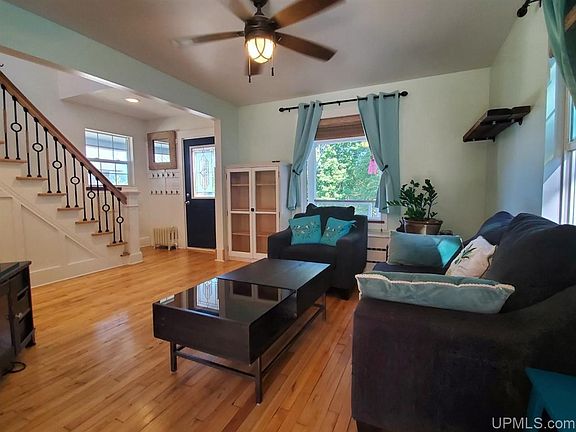 3rd image of 406 Pewabic St
