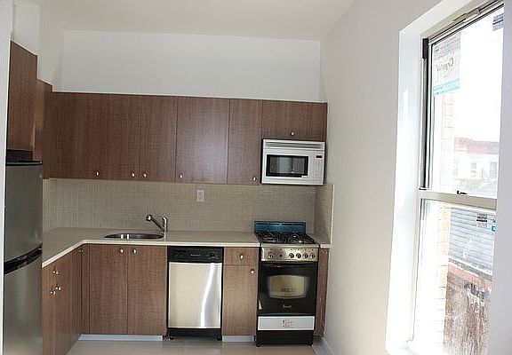2nd image of 1284 Pacific St APT 5b