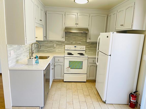 4th image of 3-280 Richmond Dr #3
