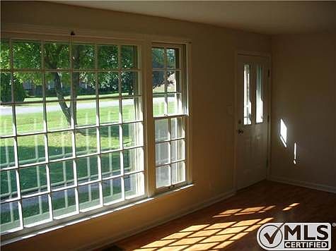 4th image of 512 Crafton Ave